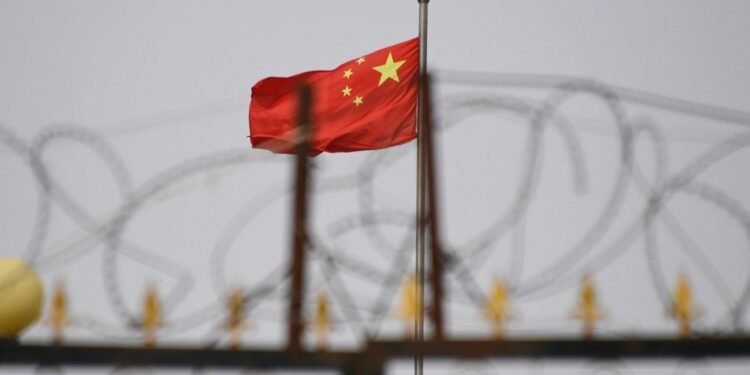 الصين تدعو رعاياها إلى مغادرة لبنان