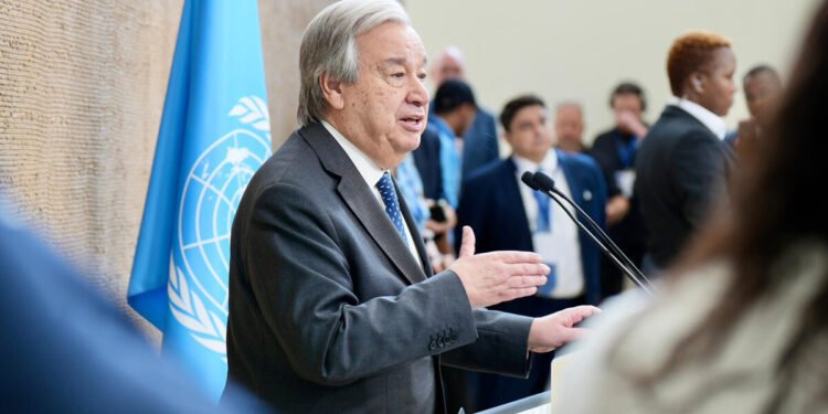 غوتيريش: بعض جزر المحيط الهادئ قد “تمحى” بسبب التغير المناخي