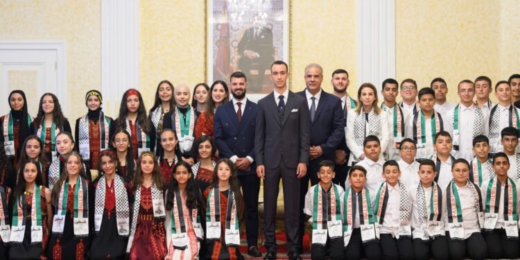 الأمير مولاي الحسن يستقبل الأطفال المقدسيين المشاركين في مخيم وكالة بيت مال القدس