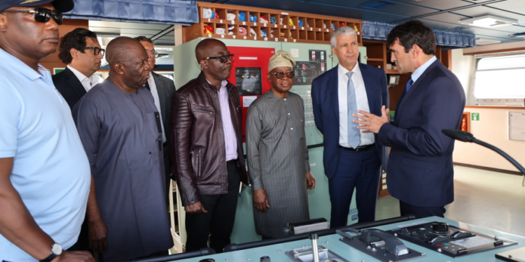 ميناء أكادير.. وفد نيجيري يقوم بزيارة للسفينة العلمية الحسن المراكشي