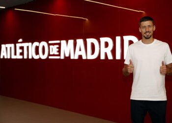 برشلونة يعير مهاجمه روكي إلى بيتيس ومدافعه لانغليه إلى أتلتيكو