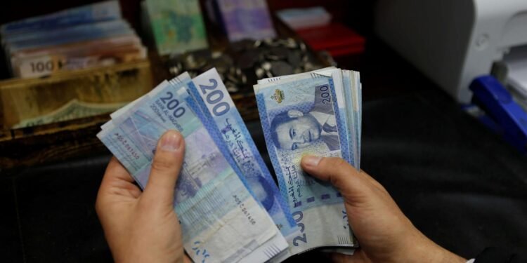 الدرهم يسجل الانخفاض مقابل الدولار