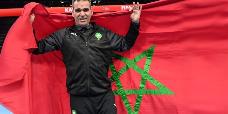 هشام الدكيك أفضل مدرب “فوتصال” سنة 2023