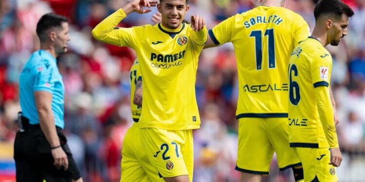 إلياس أخوماش يلتحق بالفريق الأول لفياريال