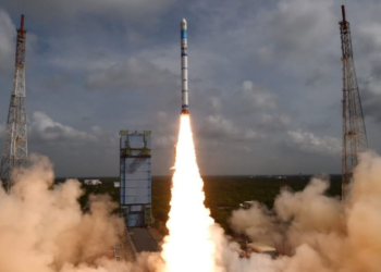 الهند تطلق قمرا اصطناعيا لمراقبة الأرض بهدف جمع بيانات بيئية