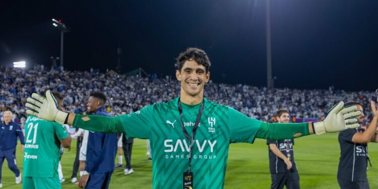 بونو يتوج رفقة الهلال بكأس السوبر السعودي