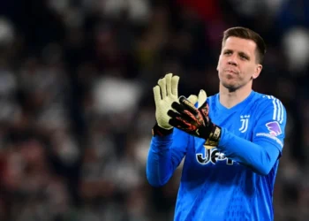 الحارس شتشيزني يعلن اعتزاله من كرة القدم