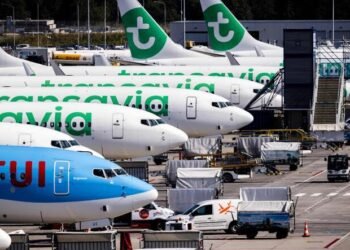 مطار أيندهوفن بهولندا يستأنف رحلاته بعد عطل معلوماتي