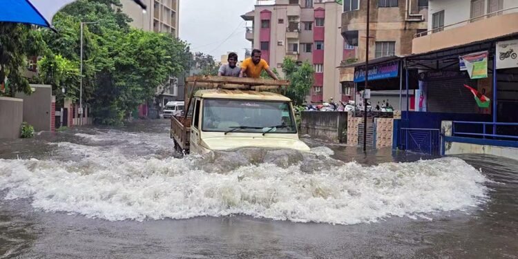 الهند .. 28 قتيلا على الأقل في فيضانات بولاية غوجارات