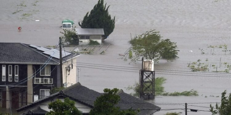 اليابان .. أعنف الأعاصير تضرب جنوب البلاد