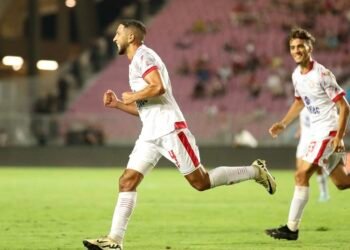 الوداد يتعادل في أول محك خارجي تحت إشراف موكوينا