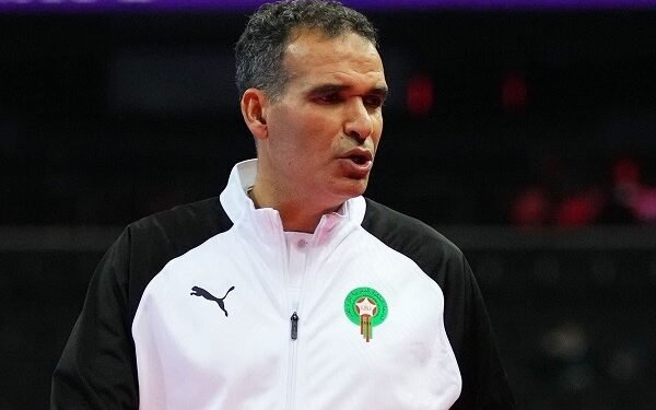 الدكيك يحدد اللائحة النهائية لمونديال أوزبكستان