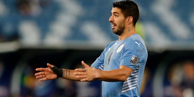 لويس سواريز يعلن اعتزاله اللعب دوليا