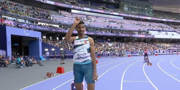 المغربي منصف بوجا يتأهل إلى نهاية سباق 400م في الألعاب البارالمبية باريس