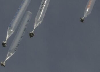 كوريا الشمالية أطلقت حوالي 50 بالونا يحمل القمامة منذ مساء السبت