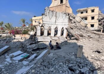 مقتل 21 شخصا في غارة إسرائيلية على مسجد