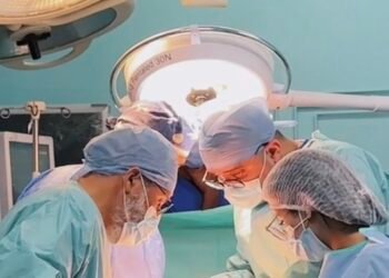 أول عملية جراحية لاستئصال المثانة السرطانية لدى مريض بالعيون