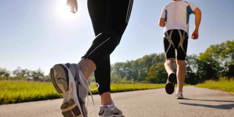 فوائد المشي بعد الإفطار في رمضان