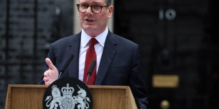 ستارمر يطالب باعتماد الذكاء الاصطناعي لترشيد الإنفاق الحكومي