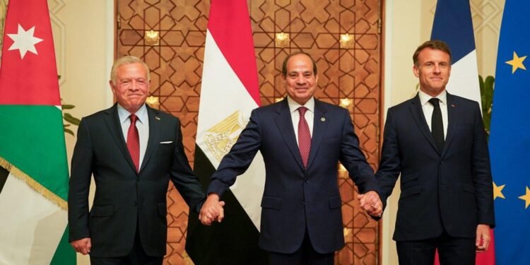 قمة مصرية أردنية فرنسية بالقاهرة لبحث تطورات الأوضاع في غزة