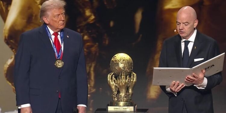 فيفا يمنح ترامب “جائزة السلام” في حفل قرعة كأس العالم