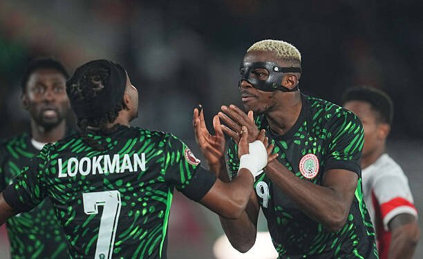 خلاف أوسيمين ولوكمان يثير الجدل في معسكر نيجيريا