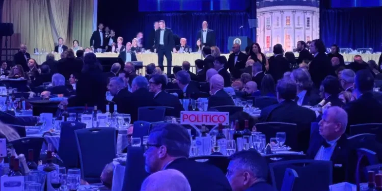 تفاصيل الهجوم الذي استهدف عشاء مراسلي البيت الأبيض بواشنطن