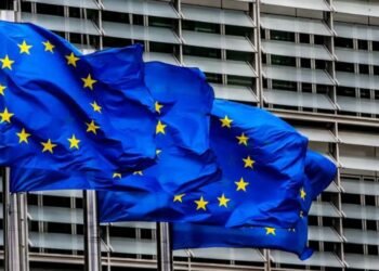 الاتحاد الأوروبي يندد بـ”العنف السياسي” بعد إطلاق النار في حفل حضره ترامب